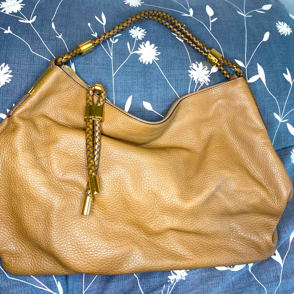 ✨LIGHTLY USED✨ LUXURY MICHAEL KORS SKORPIOS HOBO